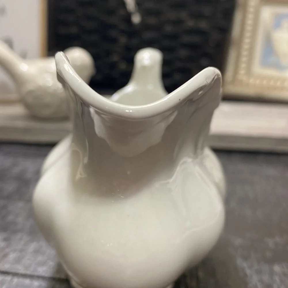 Vintage Johnson Bros. White England B Gravy Boat!